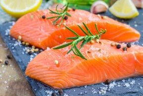 Salmon fillet dalam diet lelaki dengan penurunan libido