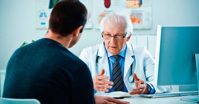 Seorang doktor menasihati seorang lelaki tentang ubat meningkatkan potensi
